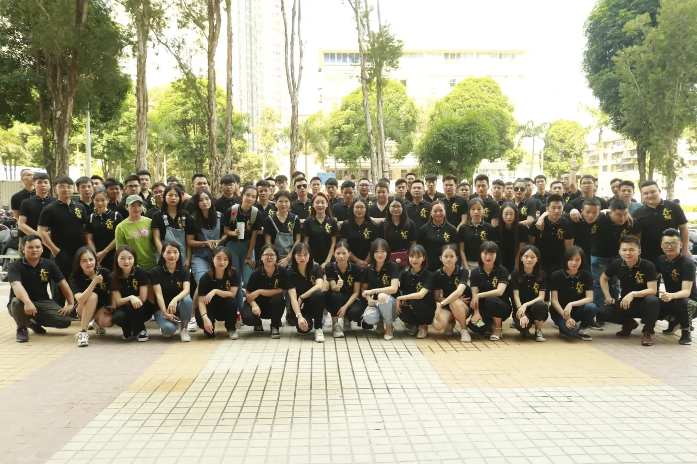 天之意地产经纪人集体大合照