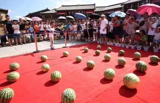 渝欧教育城|热爆了！夏日酷暑，让我们来一场西瓜雨为你降温