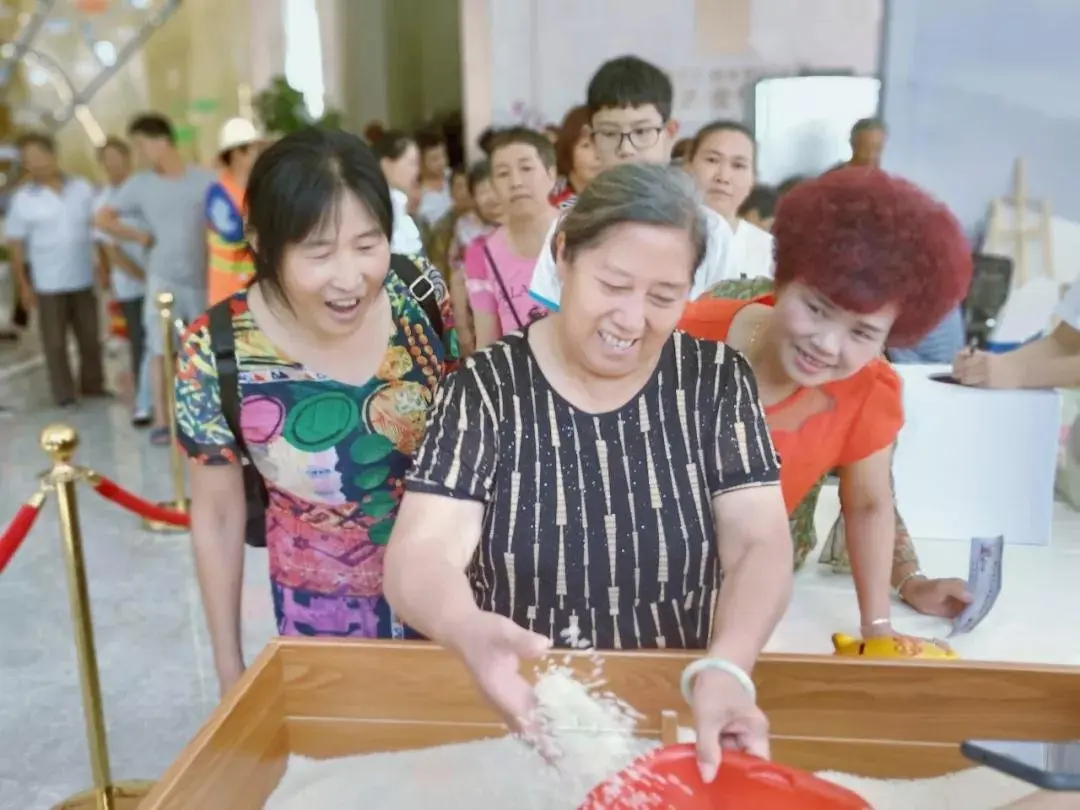 市政府旁,天鹅湖畔【壹号公馆】开仓放粮活动完美收官!