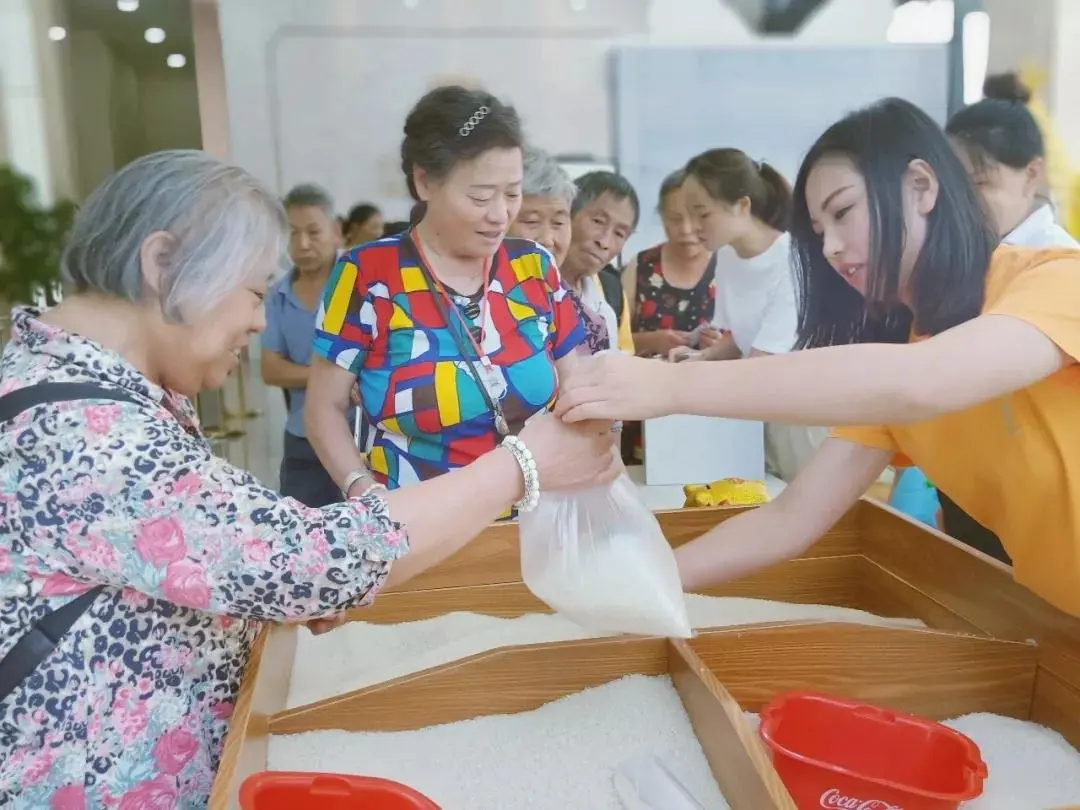 市政府旁,天鹅湖畔【壹号公馆】开仓放粮活动完美收官!