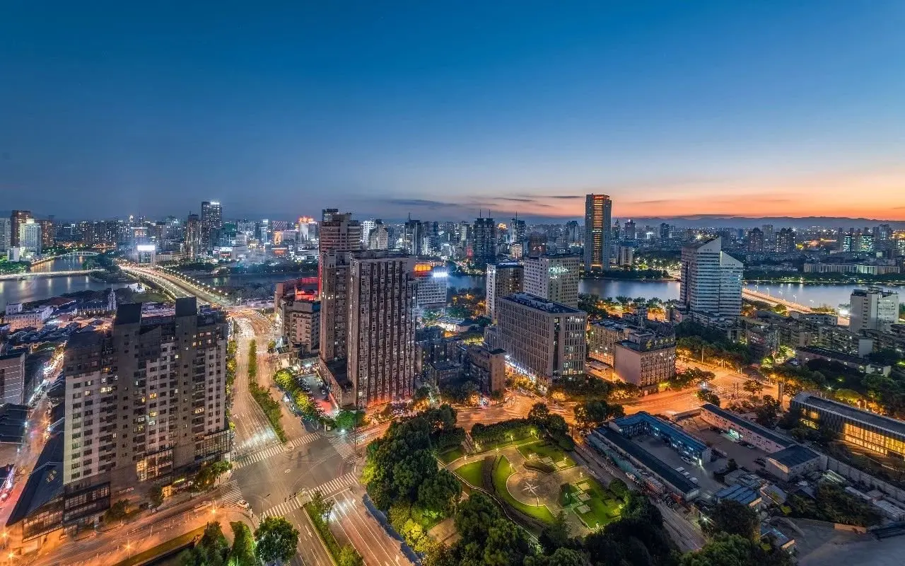 同步大都会繁华生活约15公里都会生活圈的进阶之路