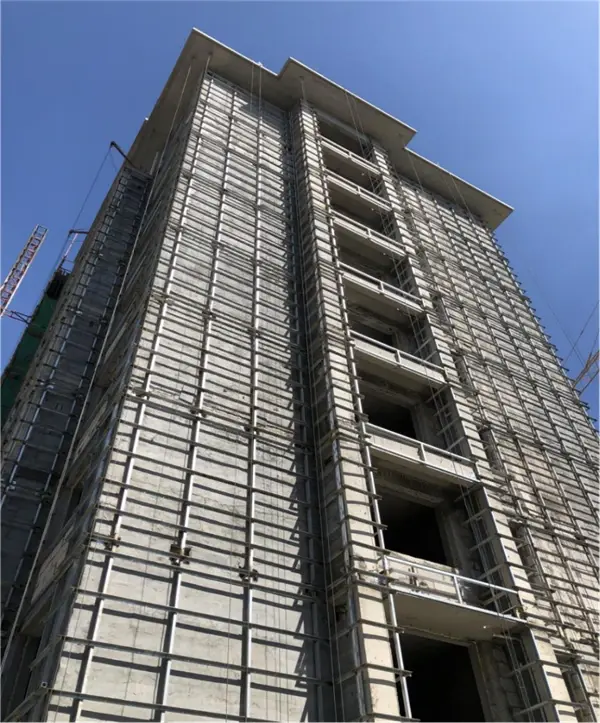 【楼体干挂钢架搭建完毕】