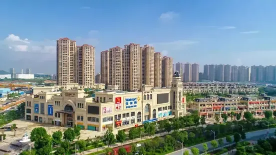 深惠龙光商业广场位于深惠城市交界,与深圳坪山区仅一路之隔,是车行5