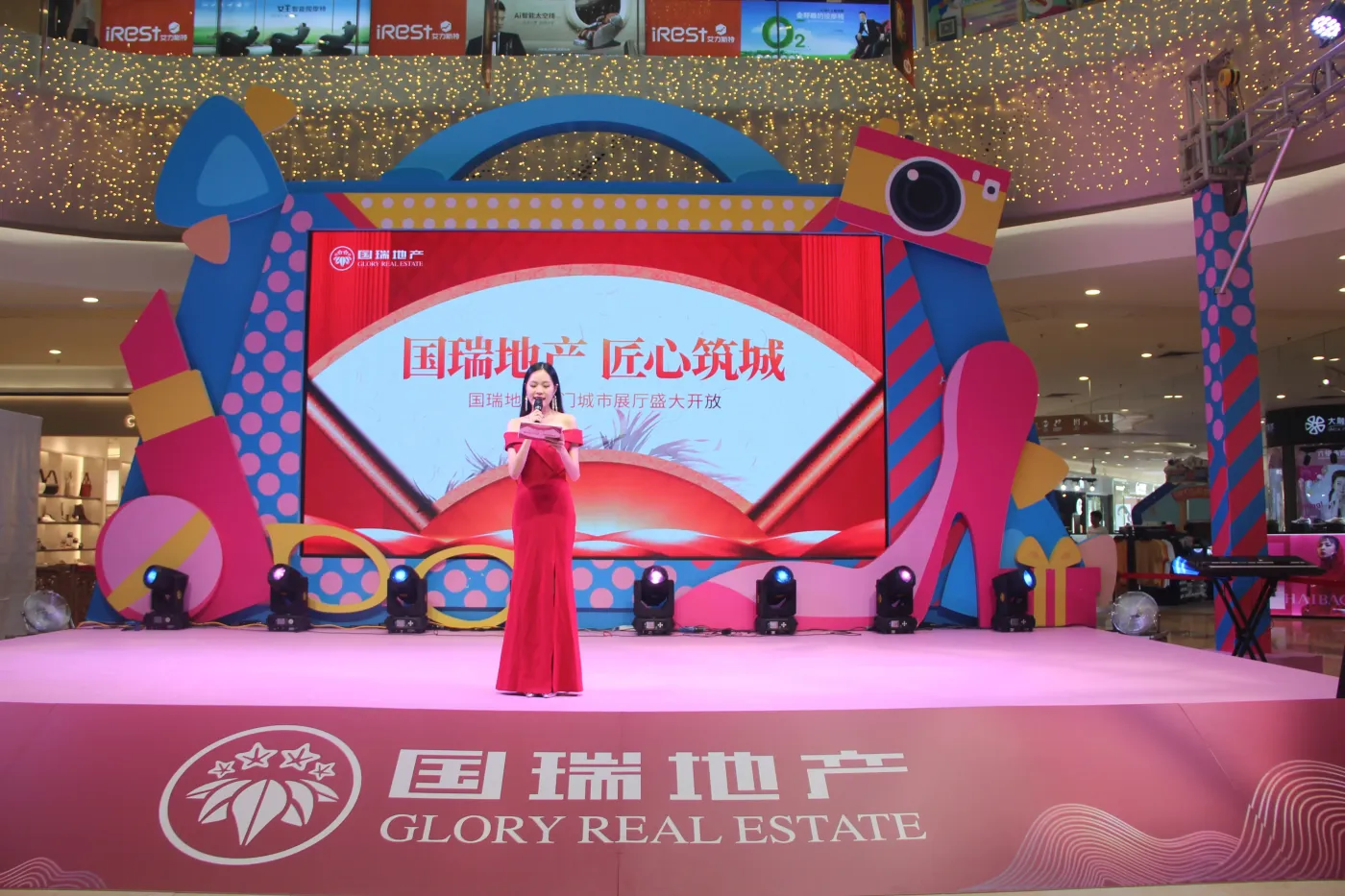 城市展厅开放活动还未正式开始,慕名而来的市民,媒体嘉宾,便早早聚集