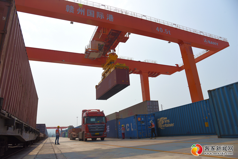 今年1至7月份赣州港发运货物4.5万余标箱