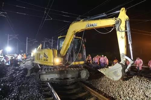 今晨，沪通铁路顺利接入宁启铁路！