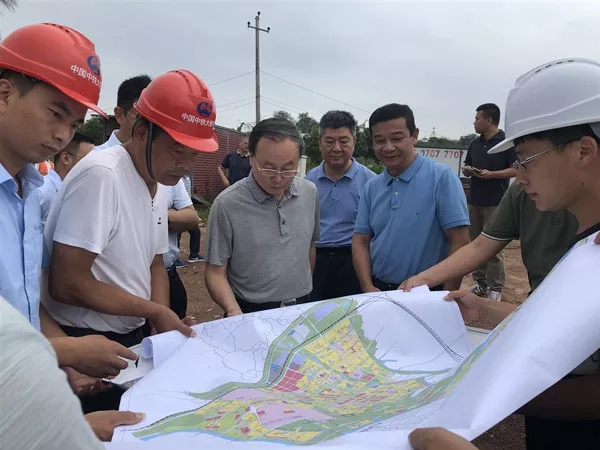 何福洲副市长调研蓉江新区房建及市政工程项目