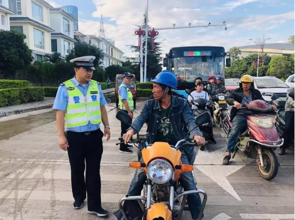 好好记好好学！水果批发市场门口老堵车!全民健身中心右转好困难!