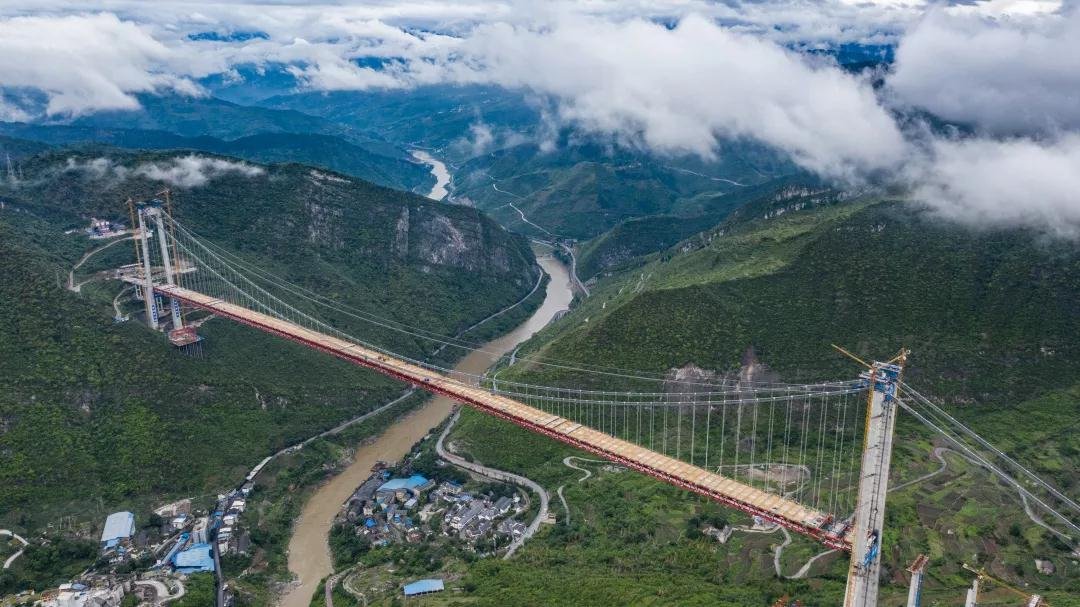 全景预计本月底建成通车赤水河大桥作为江习古高速公路的控制性工程