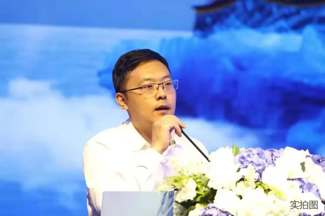 美馔,豪礼相赠  融创物业西南公司云南分公司物业负责人 沈光雷先生