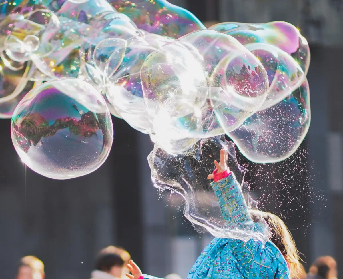 魔幻泡泡秀表演每日名额有限想知道如何获取入场券吗?