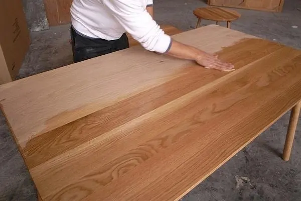 实木家具上漆时木蜡油真比水性漆环保吗选好木蜡油有诀窍