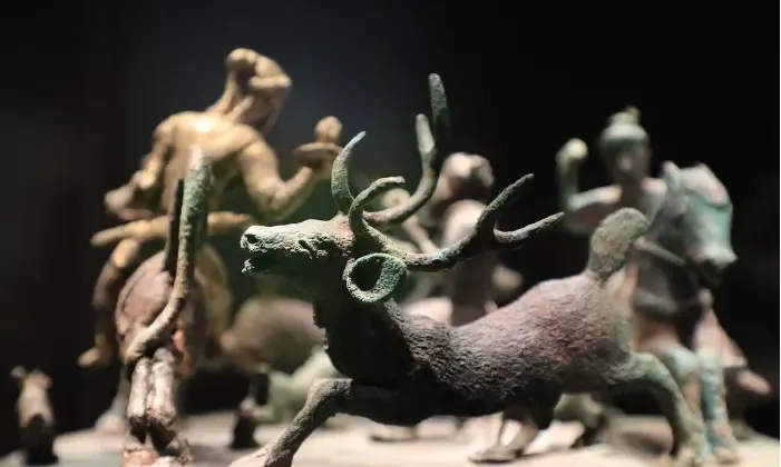 前3世纪初,楚国人庄躥率领一支神秘的部队进入滇池地区开始"躥至滇池