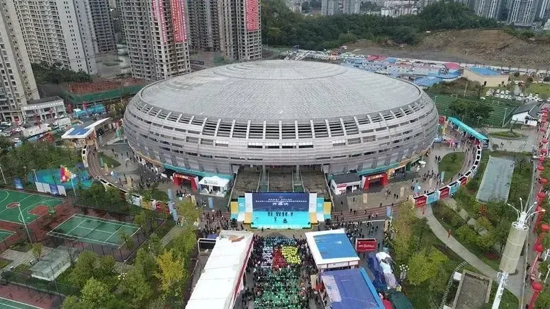 在红花岗区南城体育中心开幕