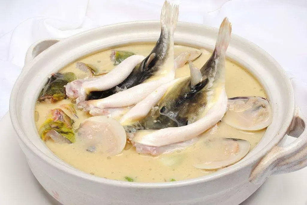 可驱车十来,来到"河豚小镇"感受曹妃甸特色美食,品尝当地著名的河豚宴