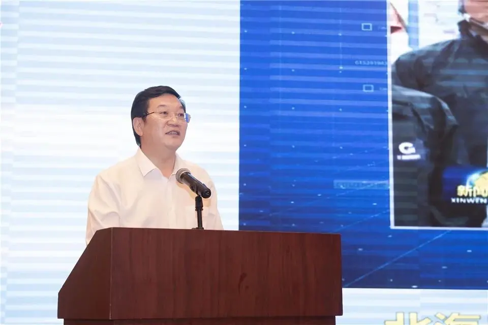 蔡锦军向与会嘉宾推介北海 .许振国 摄