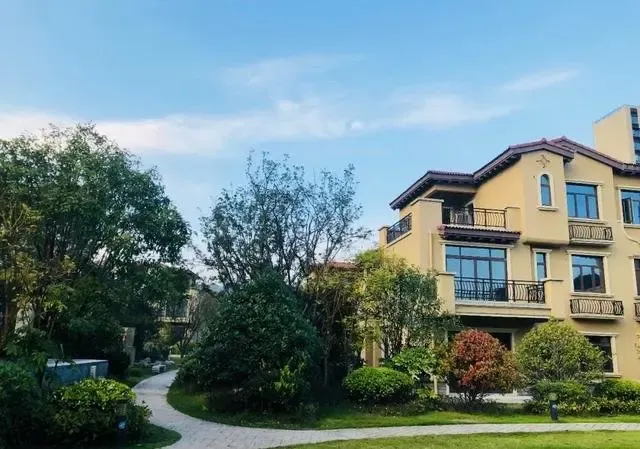 26栋稀缺别墅可谓是城市扩张中的"沧海遗珠"恩施碧桂园以品质人居之姿