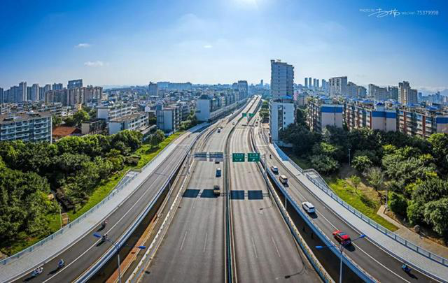 航拍建设中的赣州市中心城区