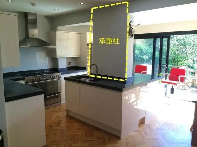 厨房多个承重柱不能拆,我家围着柱子砌个岛台,四四方方多功能