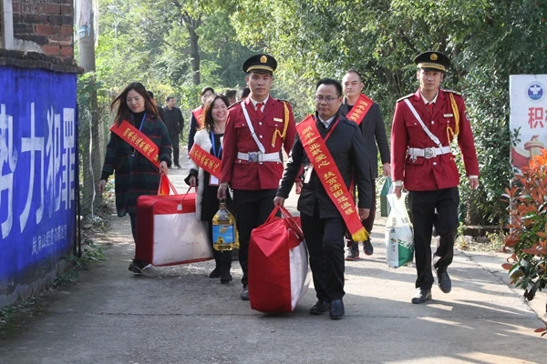 溯禾冬日送温暖 情暖贫困户