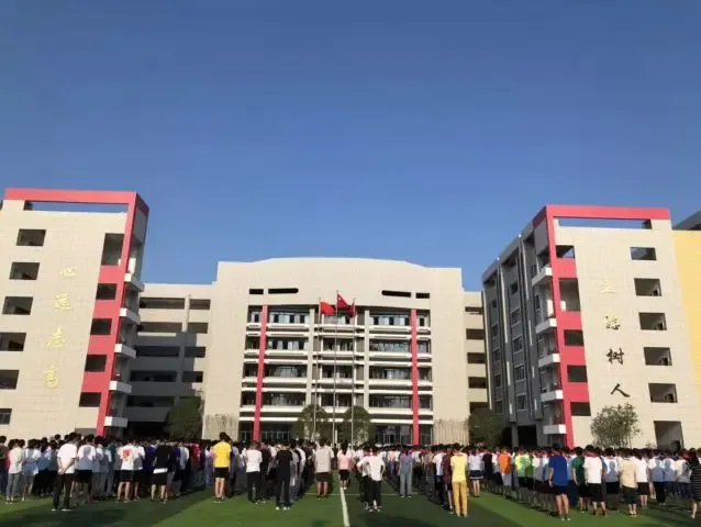 近华侨城 立德中学醇熟资源人潮即钱潮,堪称投资c位之选拥桃花路