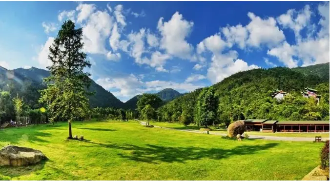 與繁華無縫連接,將自然也咫尺近攬 緊鄰白馬山和白馬山山體公園一路之