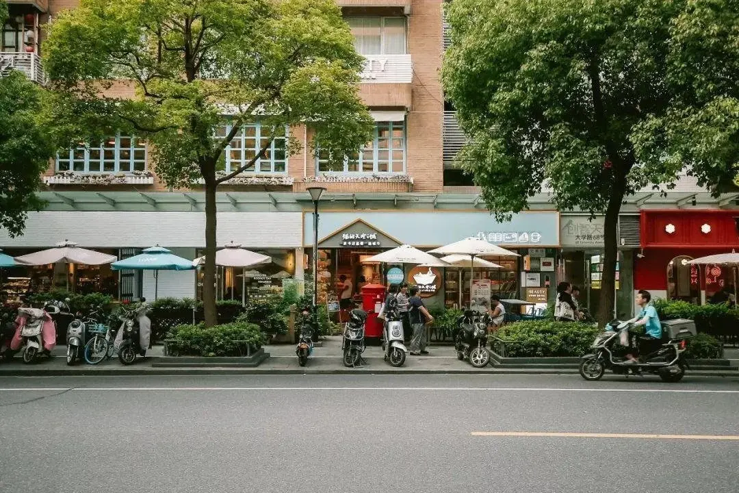 上海大学路7x24小时的混合垂直开放街区