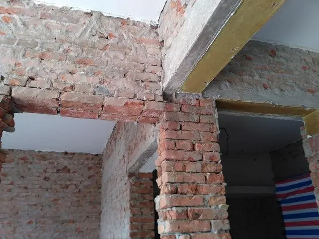 门头做过梁不放钢筋师傅还打包票说没问题把业主当成傻子坑