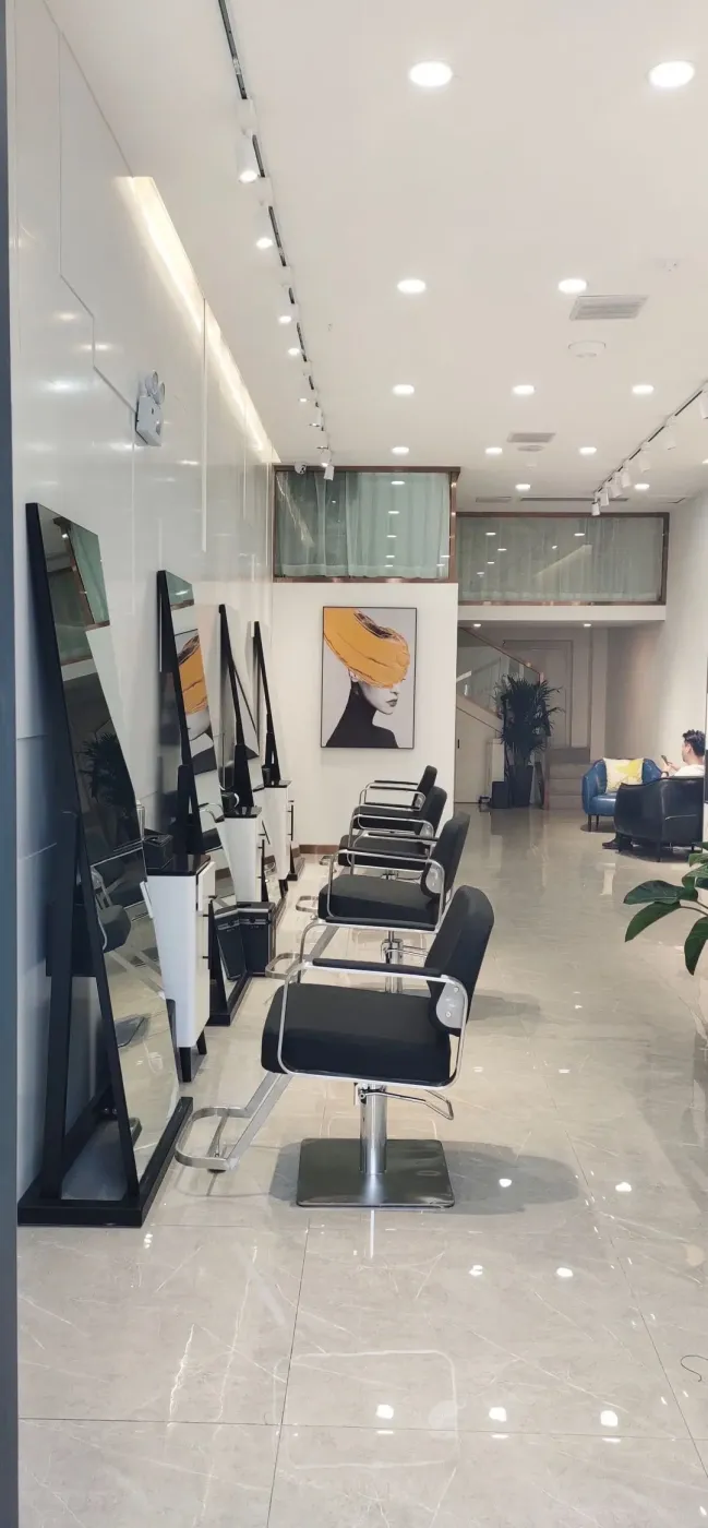菏泽装修万达金街美发店时尚轻奢风