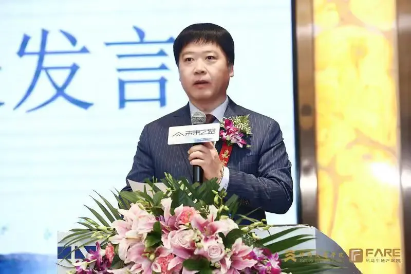 王坤致辞冯仑致辞全体学员合影学员在开学典礼留影学员在开学典礼留影