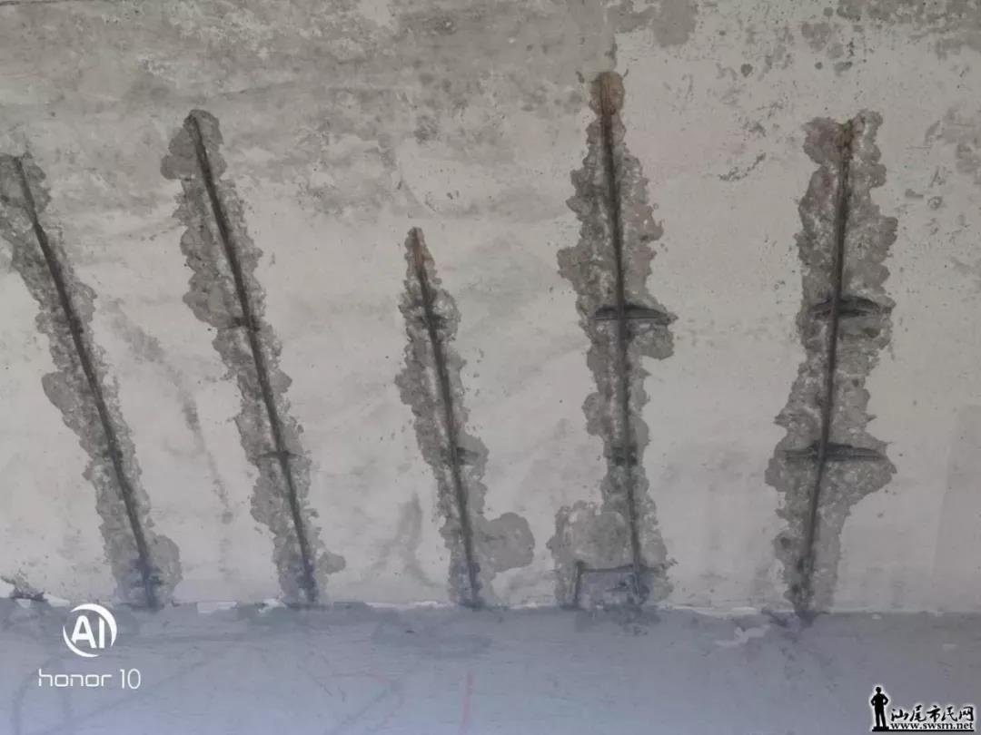 汕尾市城区金町湾一楼盘发现天花板露筋质量问题