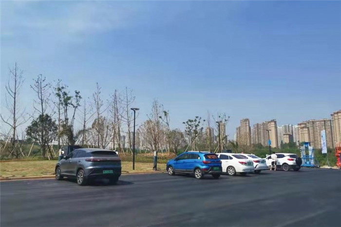 章贡区电动汽车充电网络初步形成 核心城区建成“2公里充电圈”