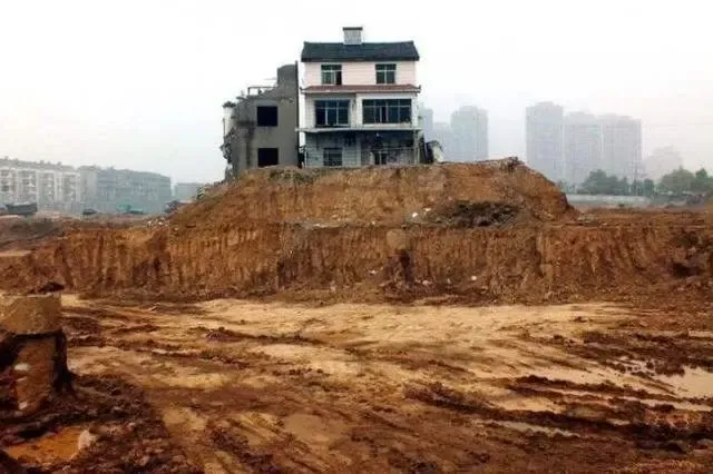 这钉子户太惨了坚持16年为了3亿元最后什么都没有