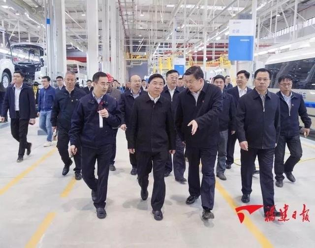 龙海新能源汽车产业基地首车下线并进入试生产