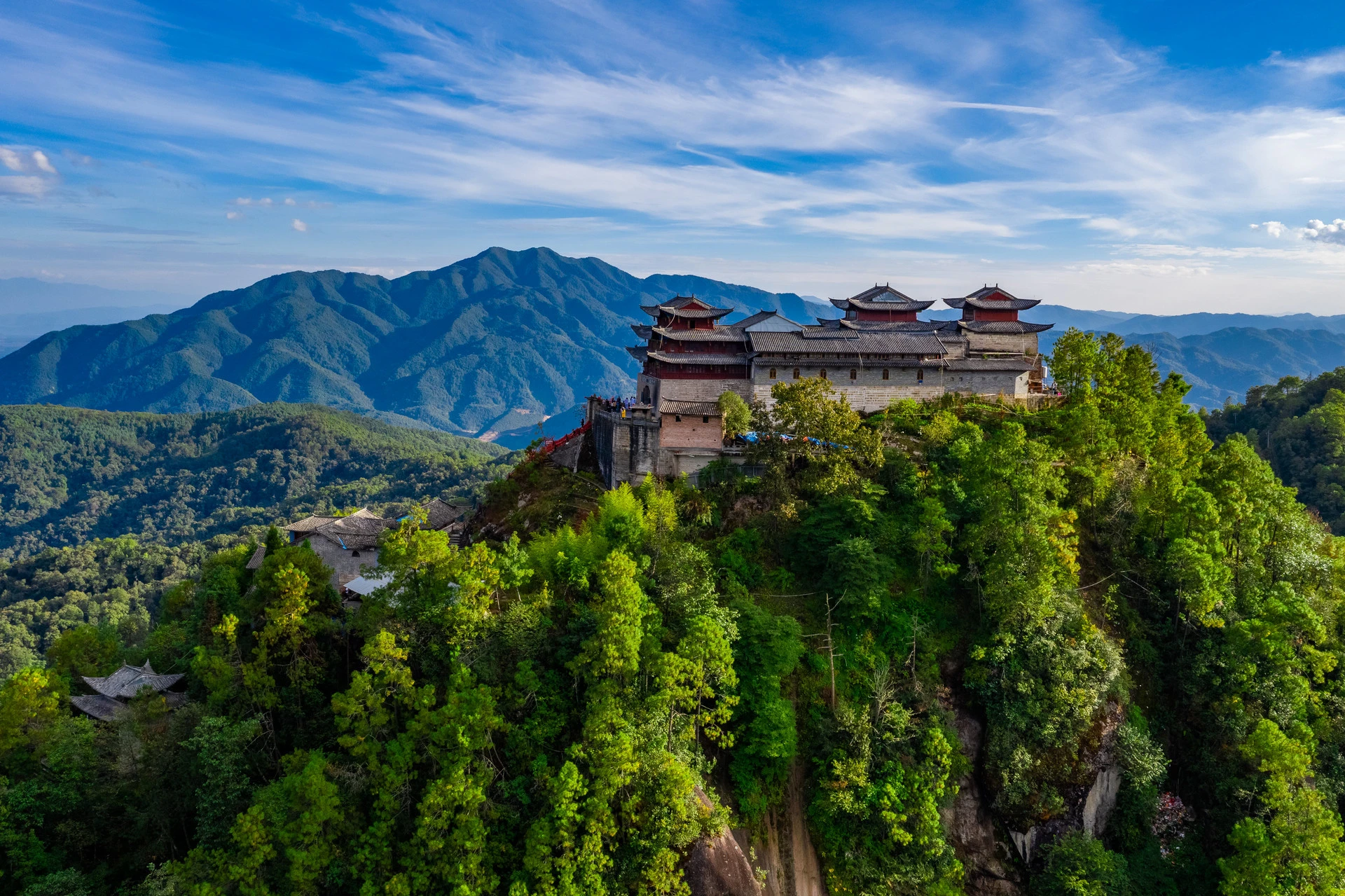 近年来,腾冲成为了云南乃至中国旅游景区的新亮点,先后获得了中国