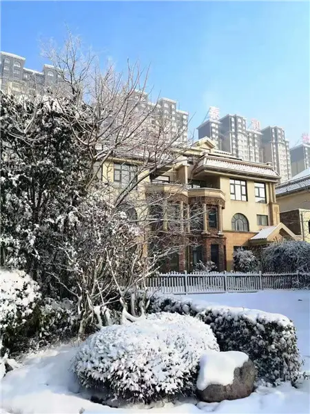 别墅雪景图片真实图片