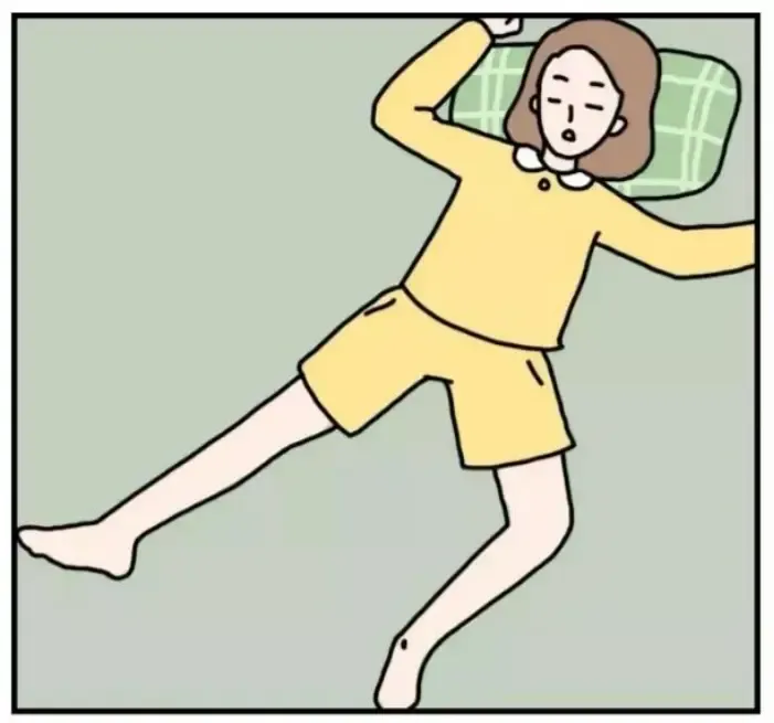 霸占式睡姿不然也根本睡不着!