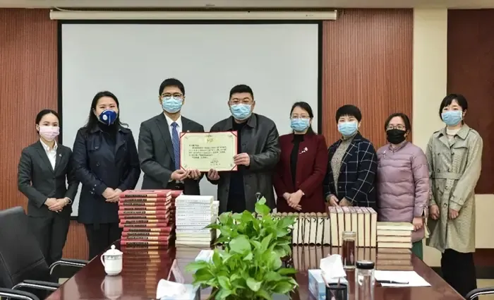 赣州市档案馆党组书记,市档案馆馆长钟鸣向嘉福地产集团&赣州发投集团