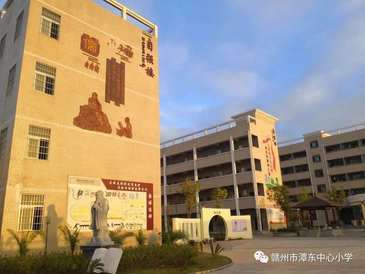 喜报：赣州市这所学校通过省级文明校园复评