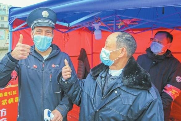 在芜湖战“疫”一线 有一名“洋志愿者”