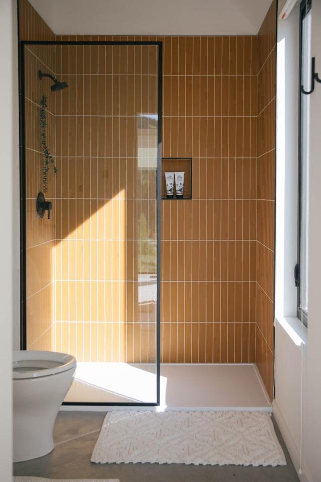 卫生间瓷砖贴半截高过洗漱池20cm就能打造出满满的高级感