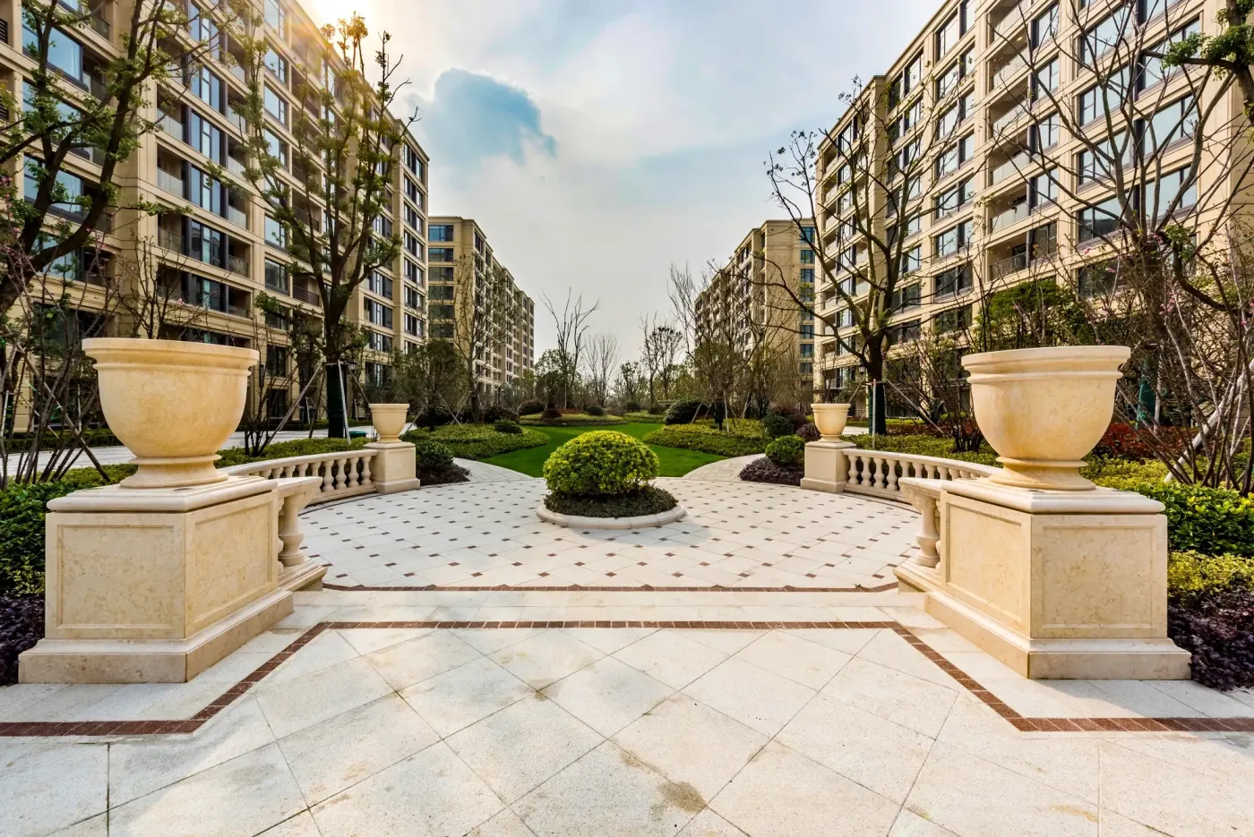 1,本项目推广名为"葛洲坝·玉兰花园",地名