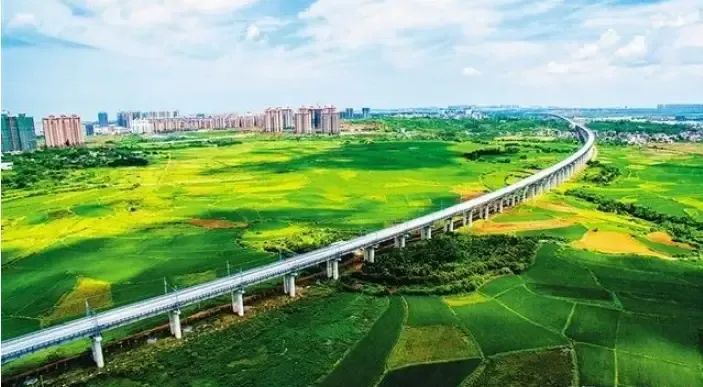 规划中的"跨海高铁",规划中的"跨海大桥"等高速路:东有"东线高