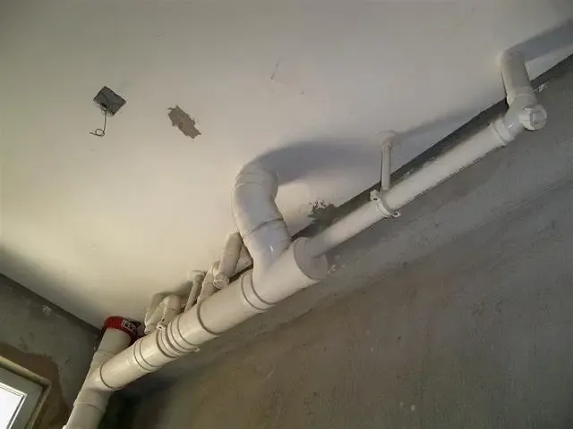 一般不同卫生间的布局不同,卫生间里的排水横管直径也都不一样,比如