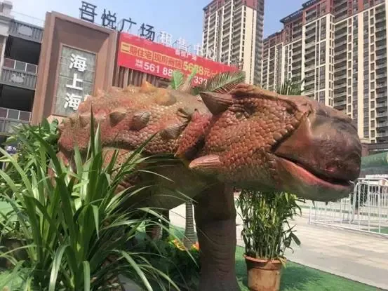 红色预警巨型恐龙空降吾悦广场