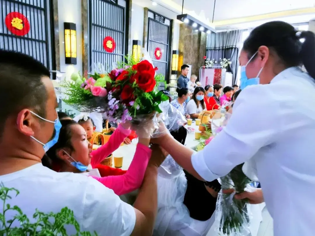 缤纷花艺 爱满初夏 | 献礼母亲节， 小楼大院插花DIY温情落幕！