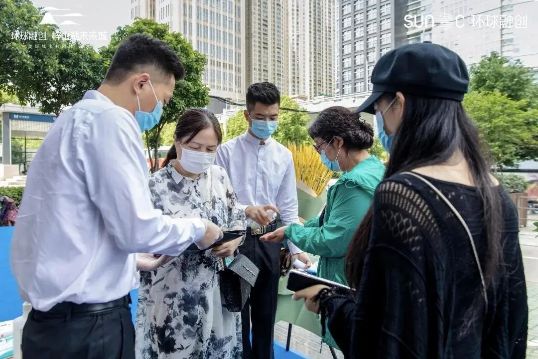 乘云而至，融聚江城丨环球融创梓山湖未来城，惊艳首映！