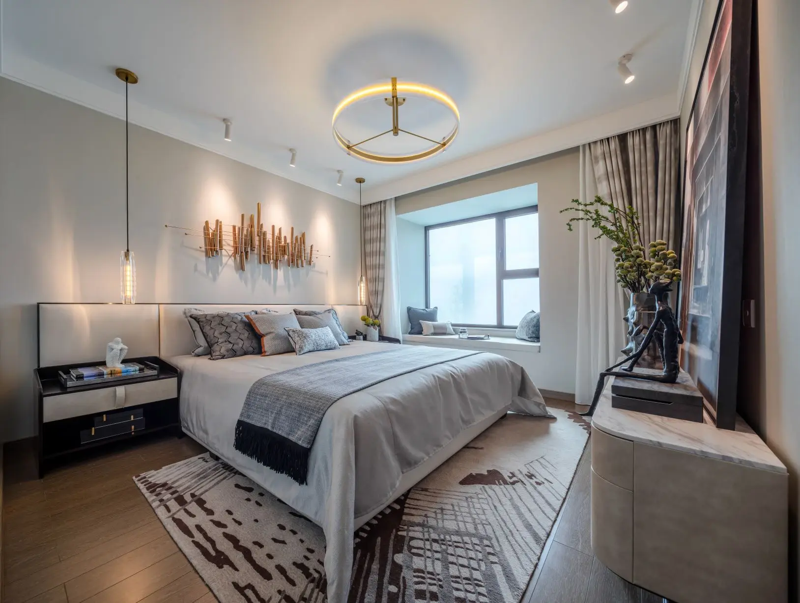 龙湖·天钜|优雅主卧套房,绽放幸福千姿百态