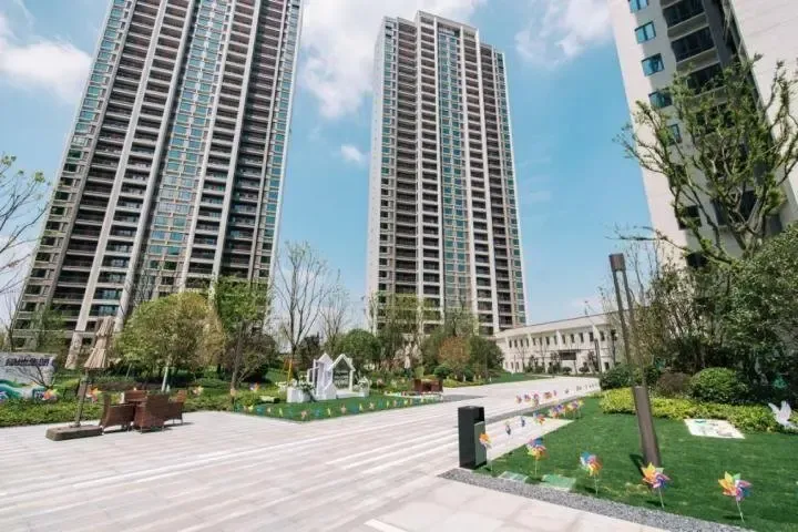 赣江新区住宅首次交付!实探绿地名仕公馆交付现场!