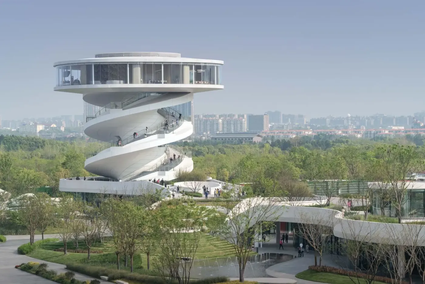 中国建筑又创新高岛屿浮云双螺旋塔现代生活新地标